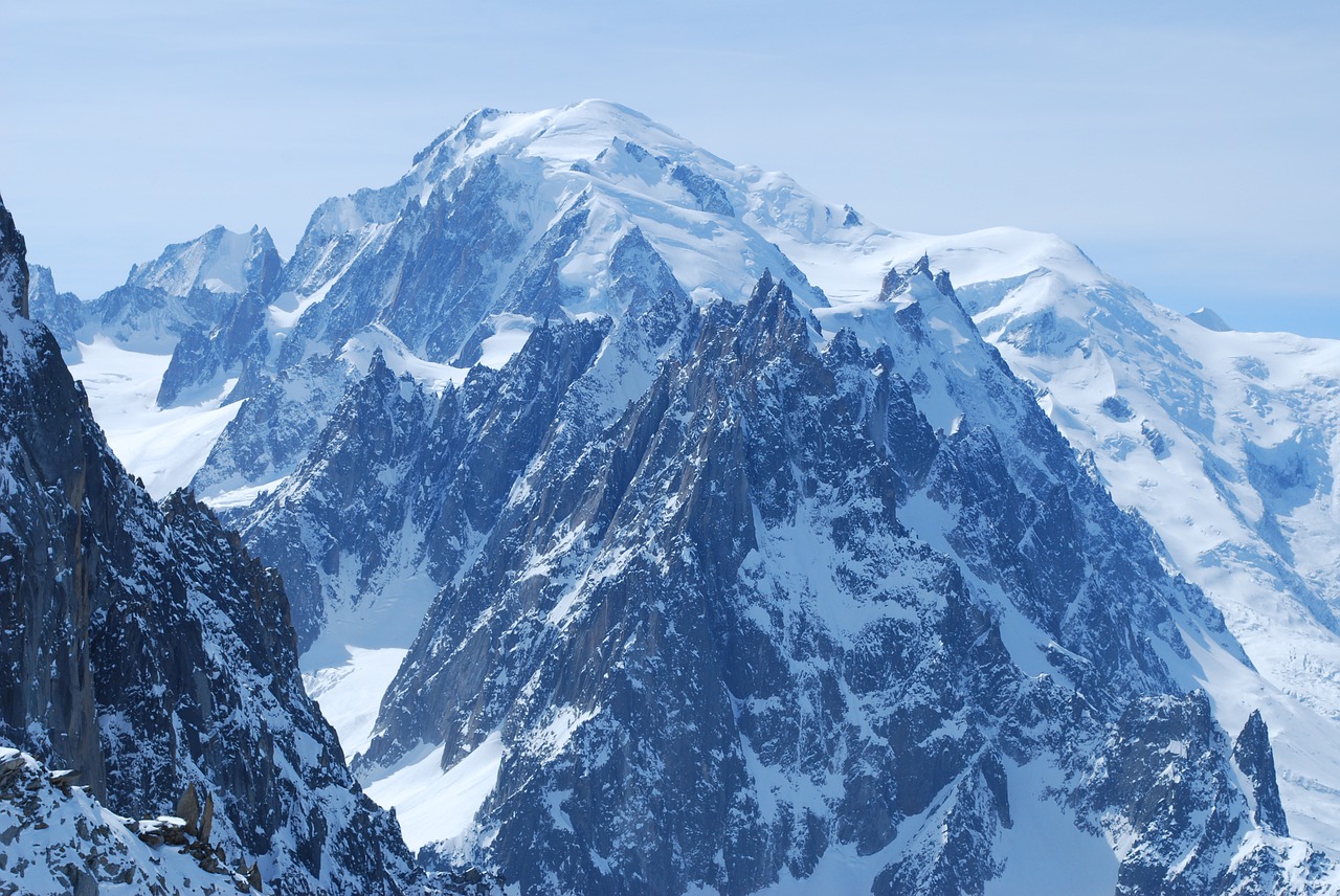 Doi sportivi nevăzători din România au escaladat  masivul Mont-Blanc