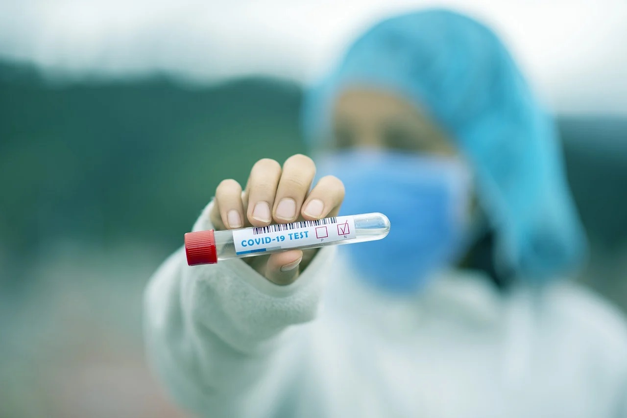 6.171 de persoane infectate cu SARS-CoV-2, în România